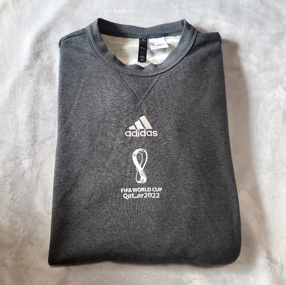 Adidas Fifa World Cup Qatar 2022 Gray Crew Neck Size Large